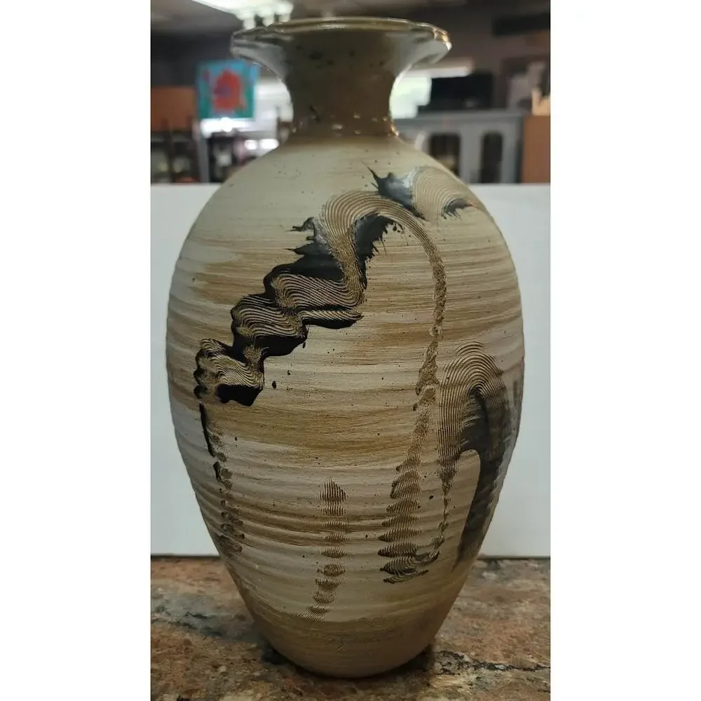 Art Pottery 16.5